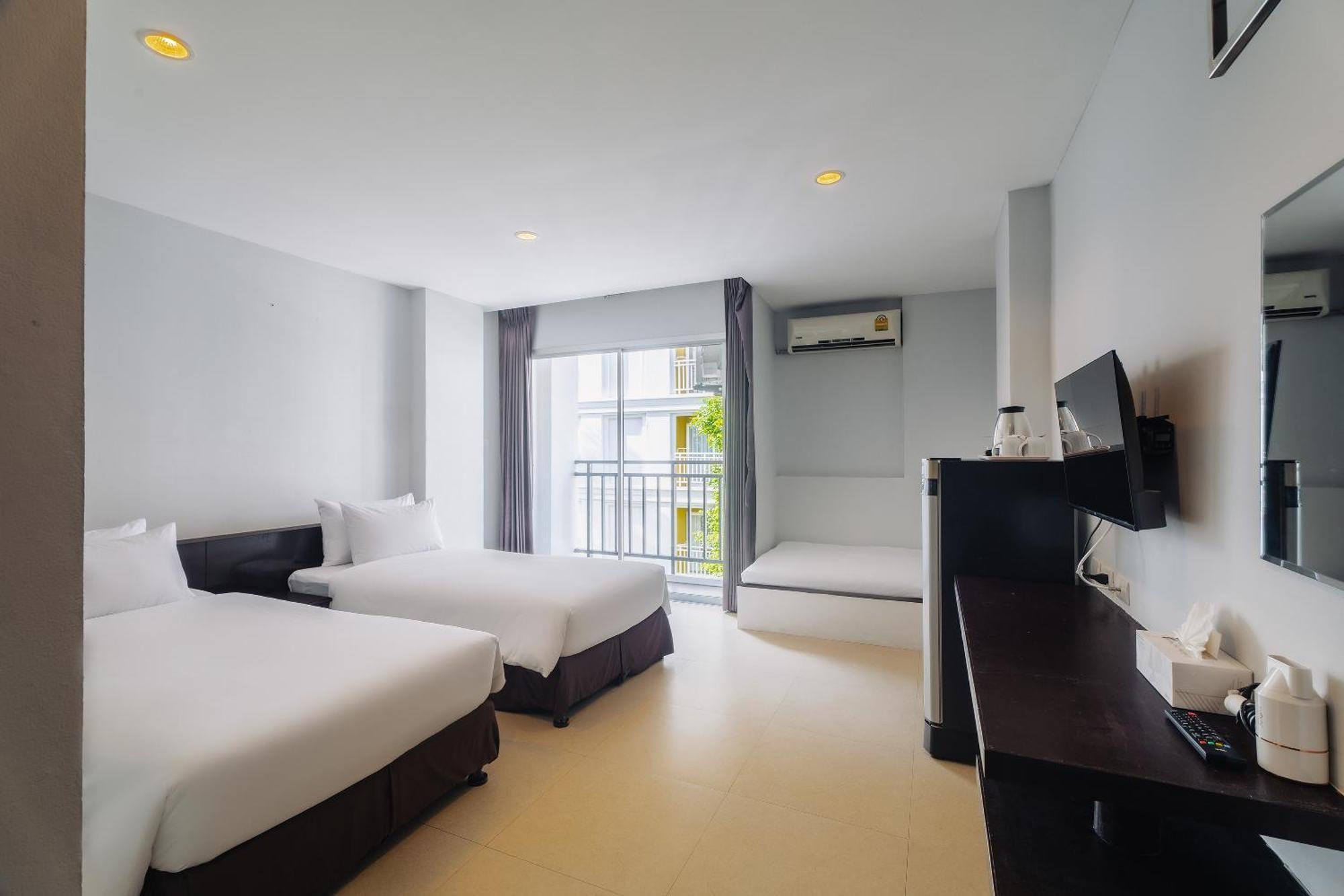 Hotel Di Yana Patong Esterno foto