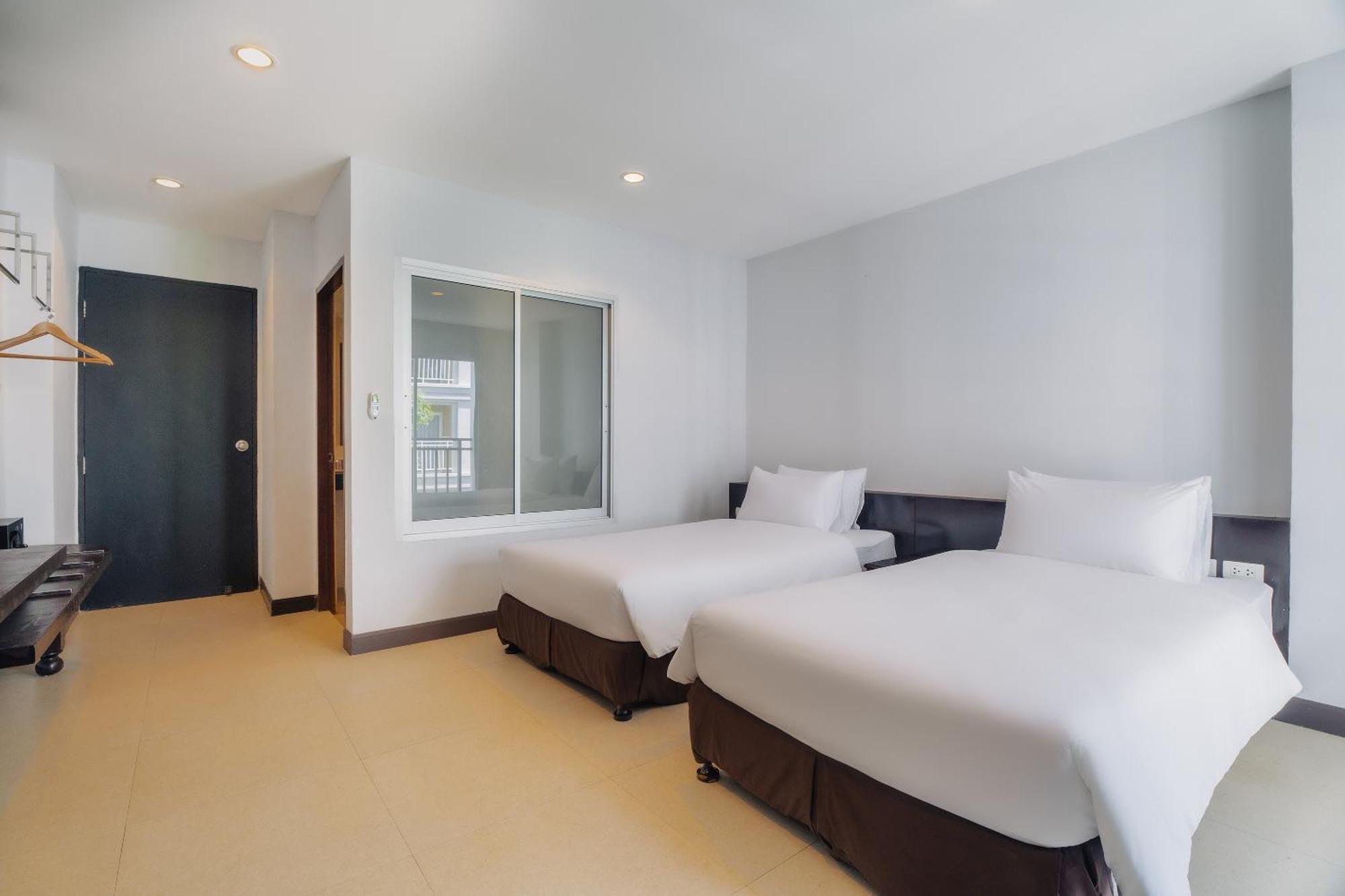Hotel Di Yana Patong Esterno foto
