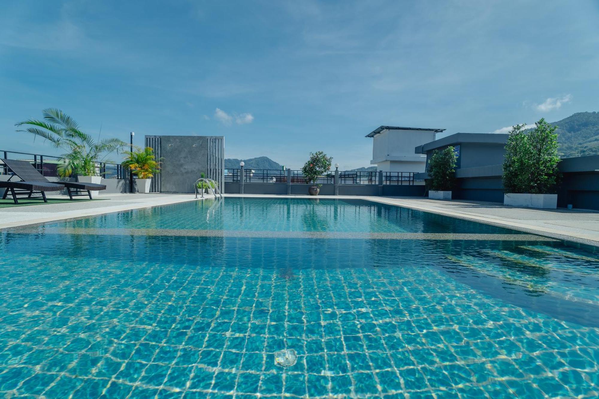 Hotel Di Yana Patong Esterno foto