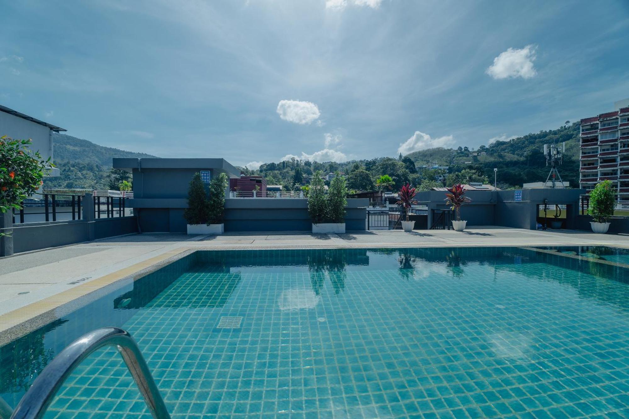 Hotel Di Yana Patong Esterno foto
