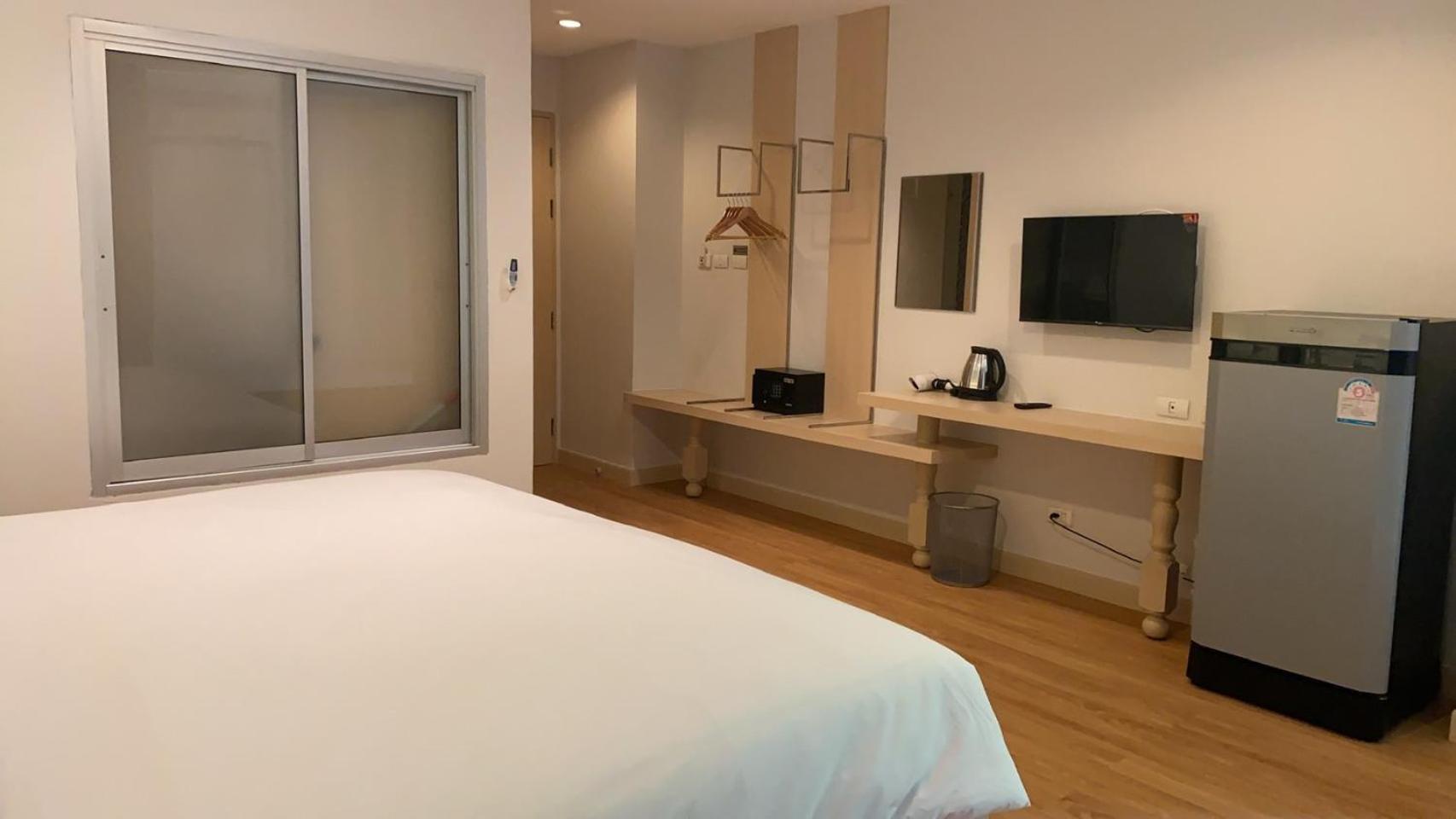 Hotel Di Yana Patong Esterno foto