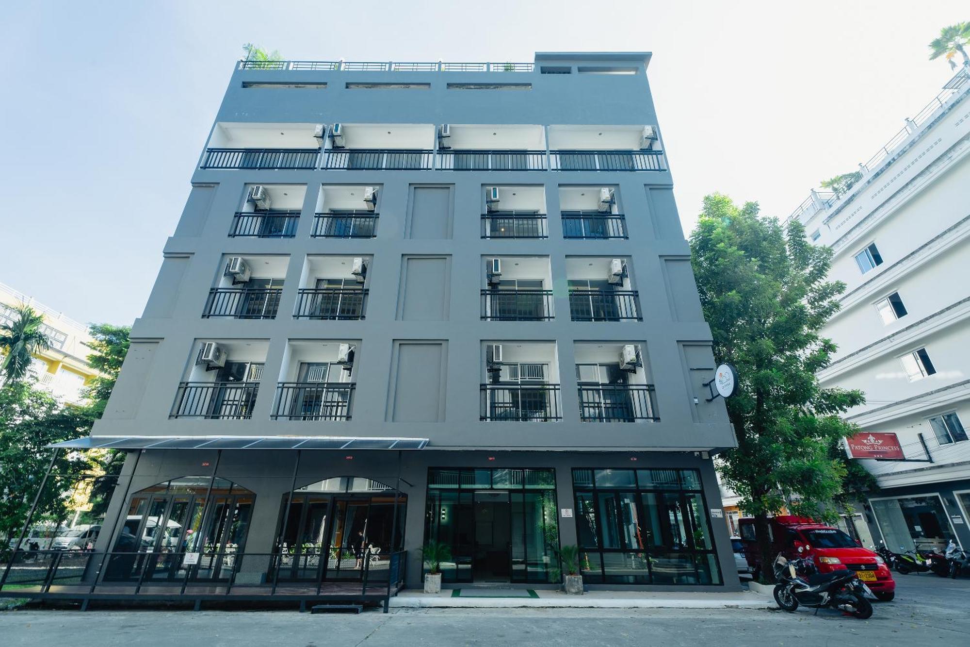 Hotel Di Yana Patong Esterno foto
